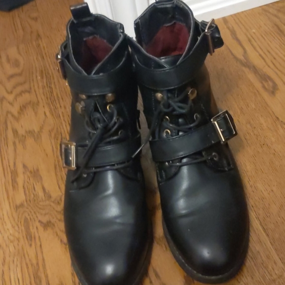 Shoes/booties - Picture 2 of 3